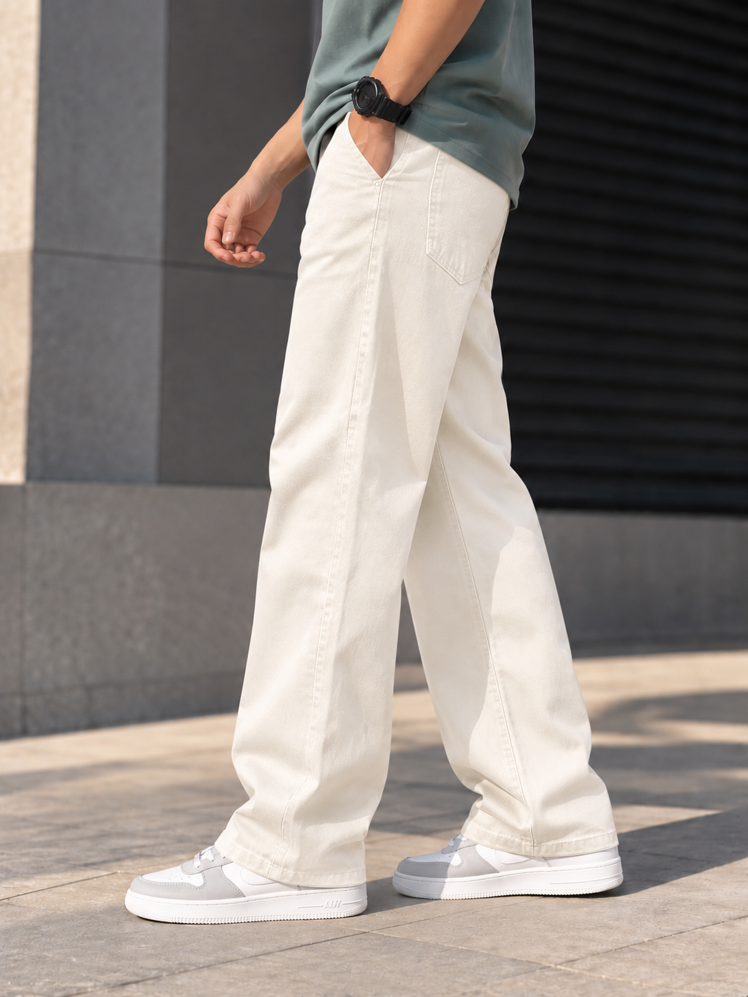 Men's Off-White Solid Wide Leg Denim Jeans – Relaxed Fit