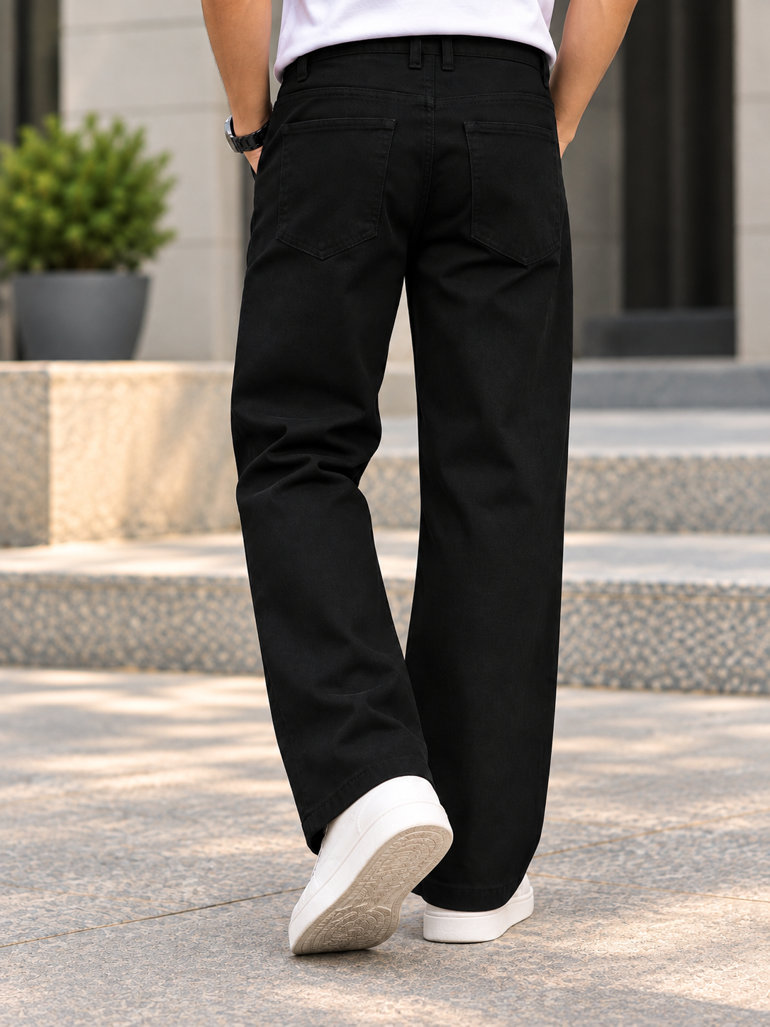 Men's Black Solid Straight Fit Jeans