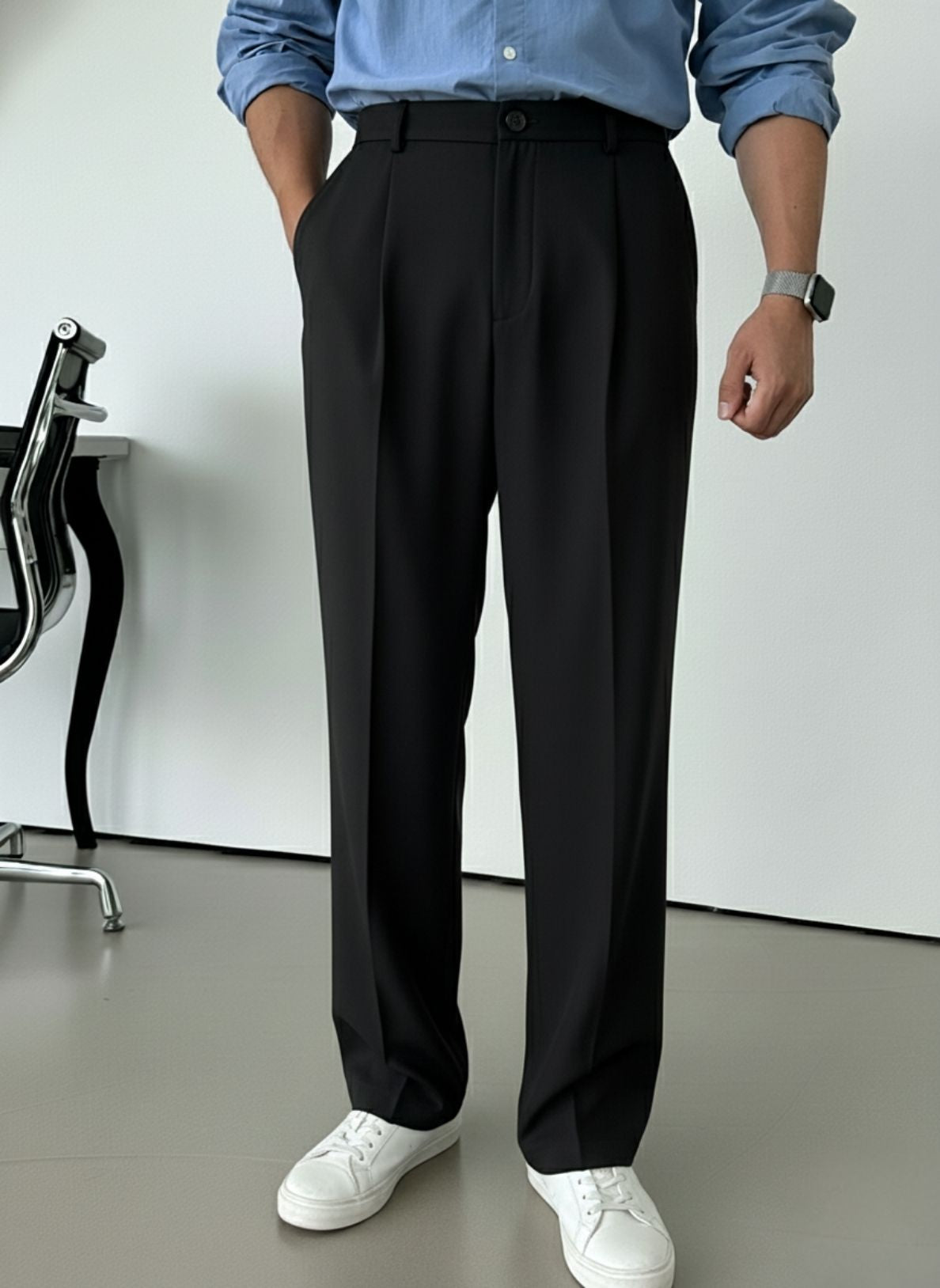 Men's Black Relaxed Fit Pleated Trousers