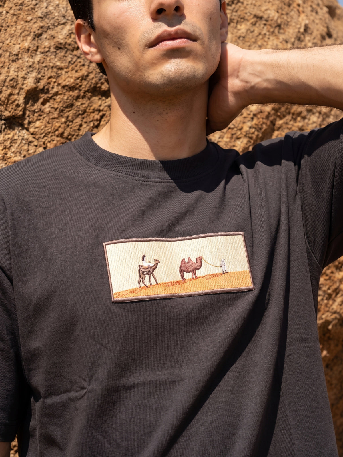 Men's Premium Oversized T-Shirt with Desert Camel Graphic Patch - Black