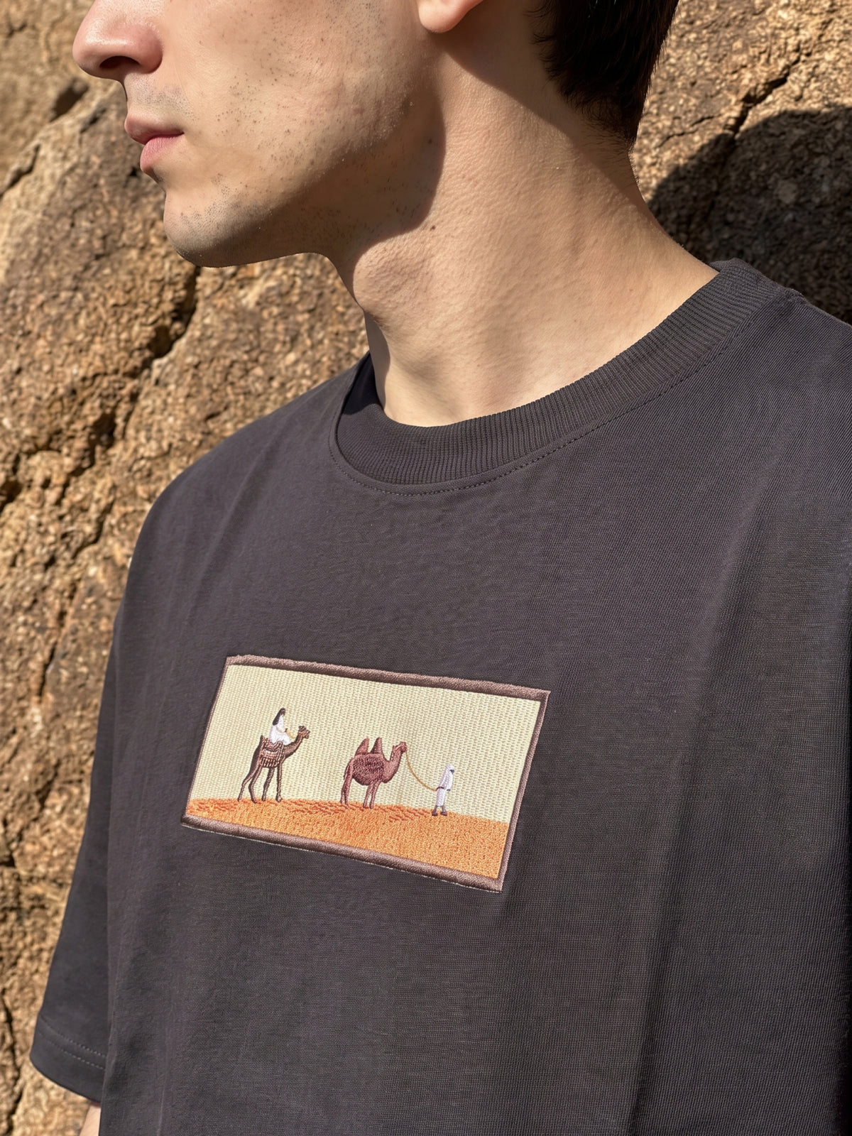 Men's Premium Oversized T-Shirt with Desert Camel Graphic Patch - Black